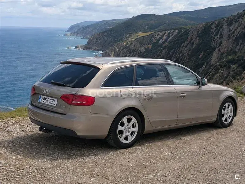 Usado Audi A4 143 CV (105 kW) 2010 Gris / plata Familiar