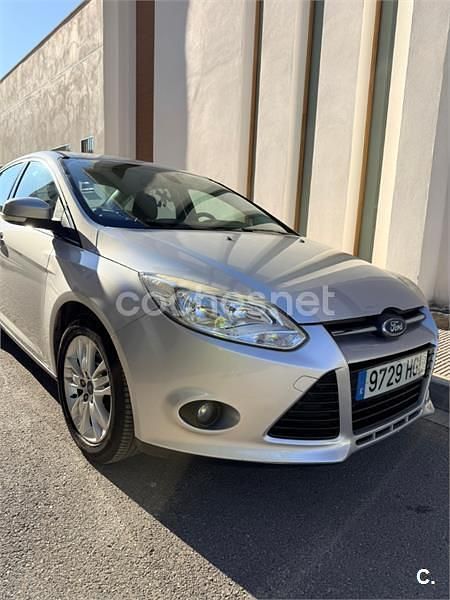 Usado Ford Focus Titanium 115 CV (84 kW) 2011 Gris / plata Berlina