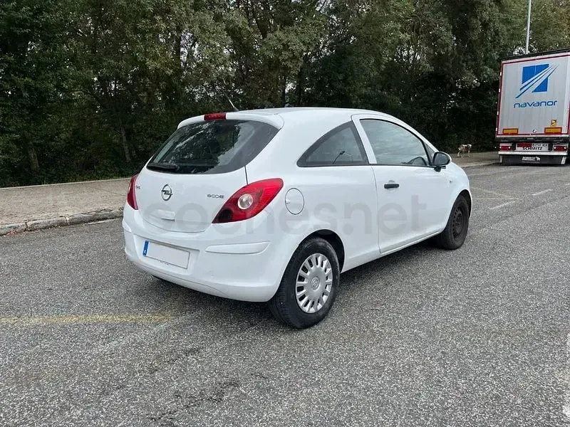 Usado Opel Corsa Essentia 75 CV (55 kW) 2011 Blanco Utilitario