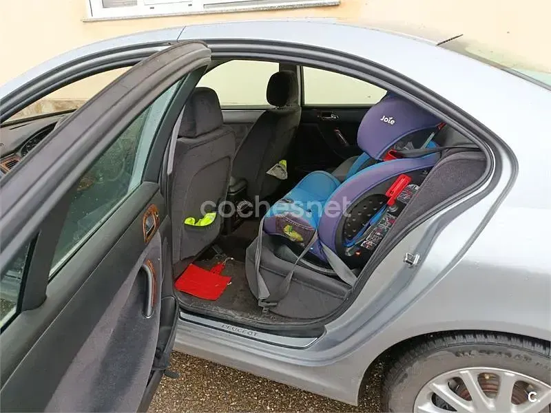 Usado Peugeot 607 160 CV (117 kW) 2004 Gris / plata Berlina