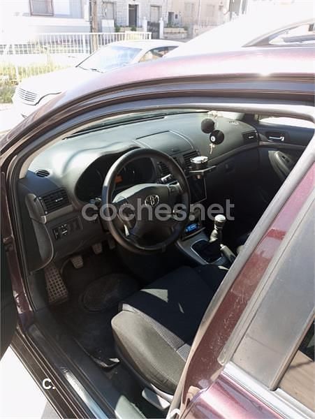 Usado Toyota Avensis Executive 150 CV (110 kW) 2008 Granate Familiar