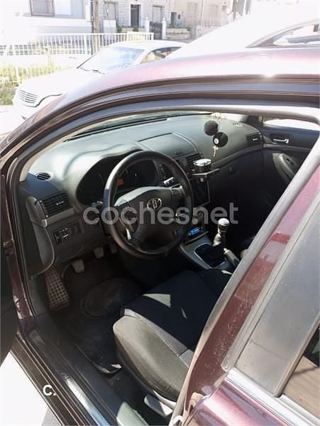 Granate Usado 2008 Toyota Avensis Executive Familiar | 2500 € (Precio justo) - Imagen 1/4