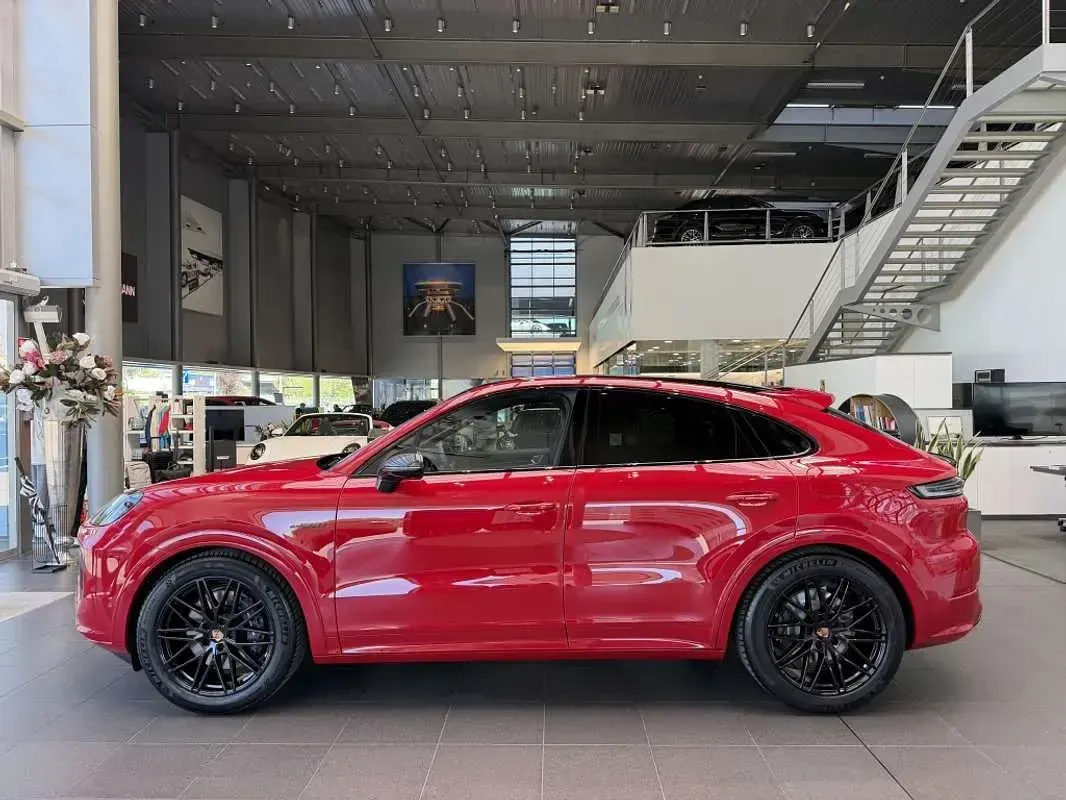 Usado Porsche Cayenne Black Edition 470 CV (345 kW) 2026 Rojo SUV