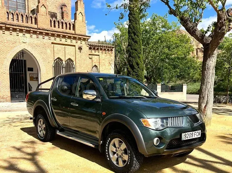 Usado Mitsubishi L200 Intense+ 136 CV (100 kW) 2006 Gris / plata Pickup/Camioneta