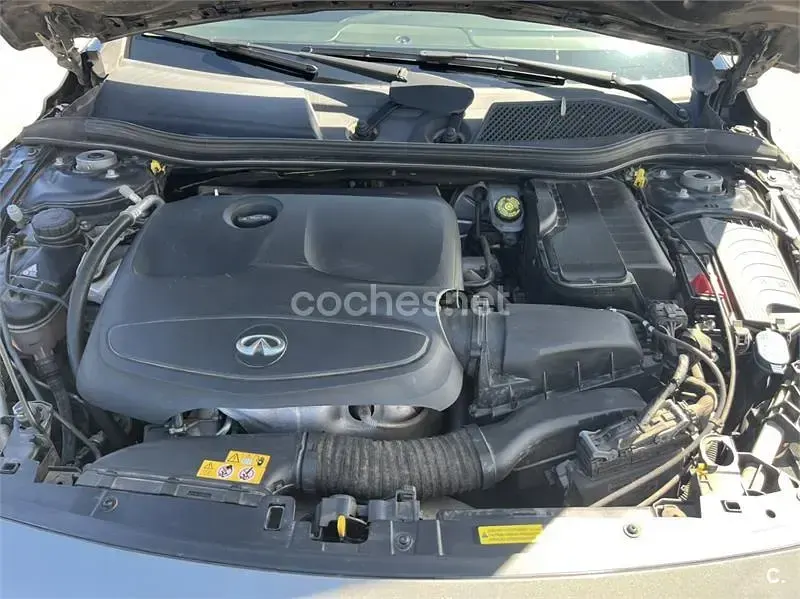 Usado Infiniti Q30 Premium 122 CV (89 kW) 2018 Gris / plata Berlina