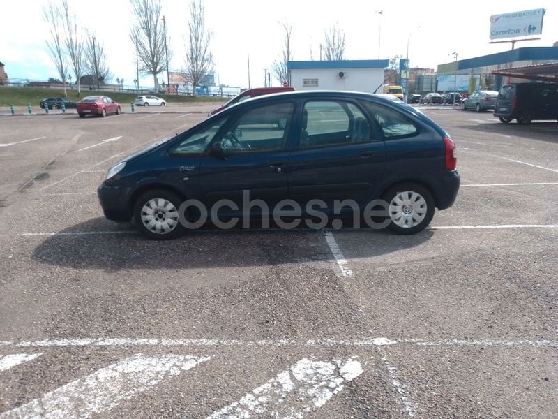 Usado Citroën Xsara Picasso Exclusive 90 CV (66 kW) 2005 Azul Monovolumen
