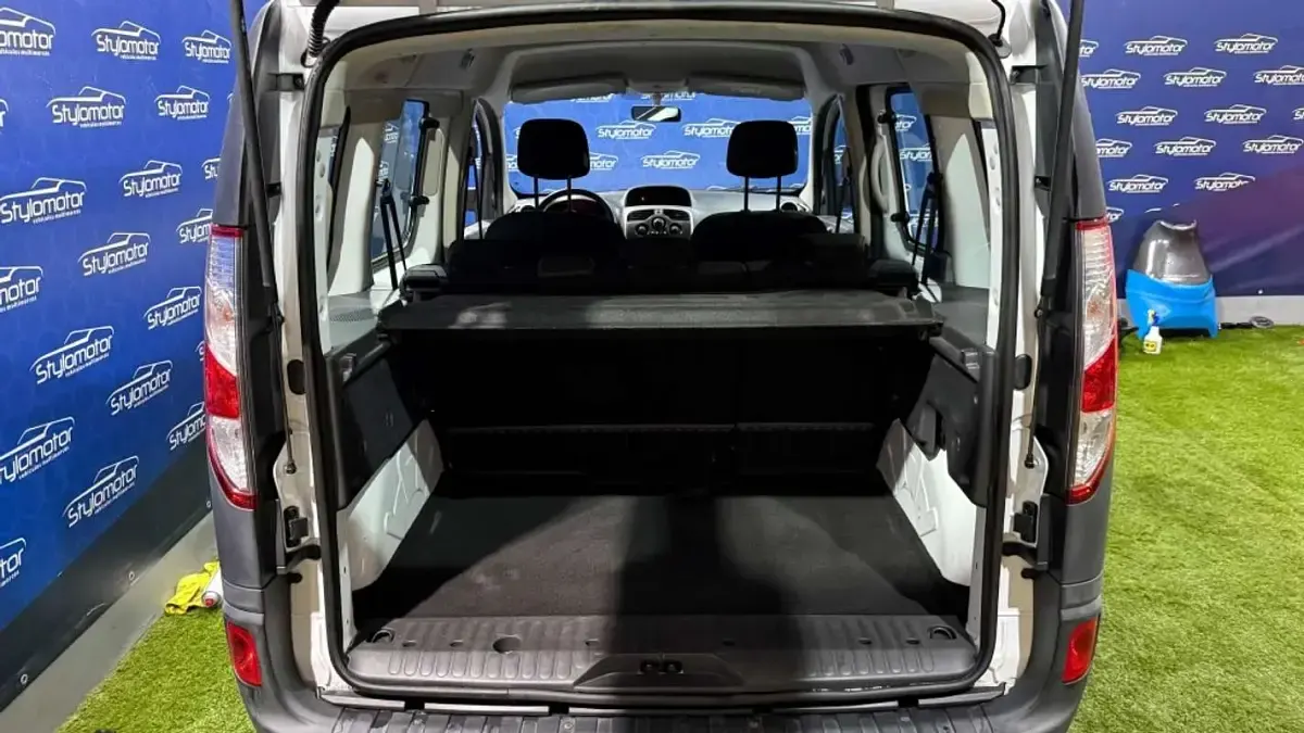 Usado Renault Kangoo 80 CV (58 kW) 2019 Blanco Monovolumen