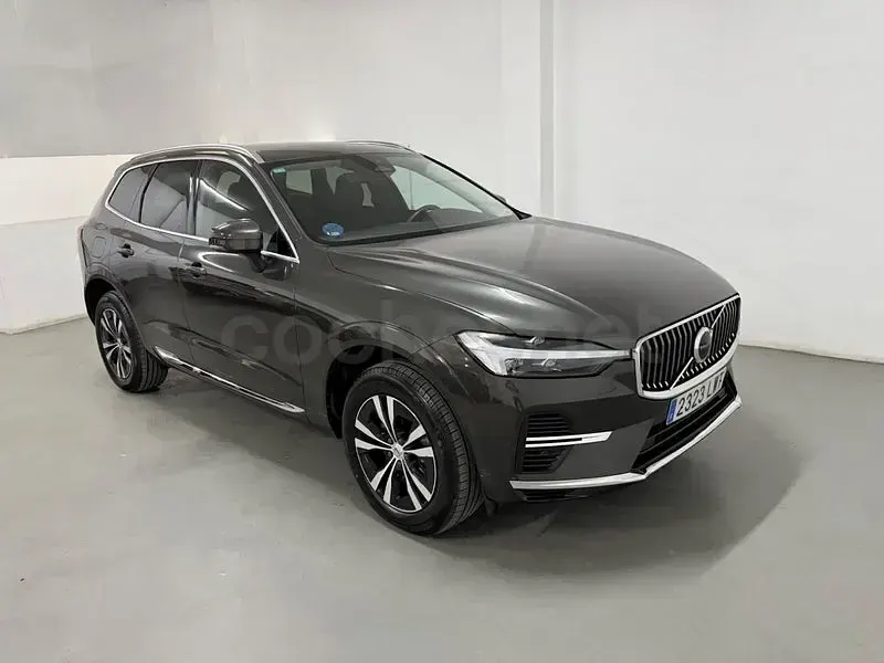 Usado Volvo XC60 Plus 350 CV (257 kW) 2022 Gris / plata SUV