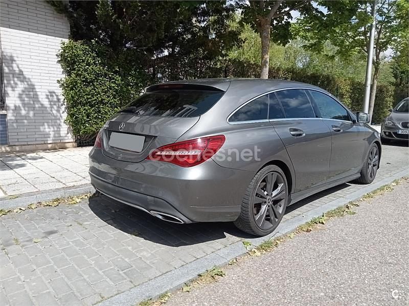 Usado Mercedes CLA200 Shooting Brake 136 CV (100 kW) 2017 Gris / plata Familiar