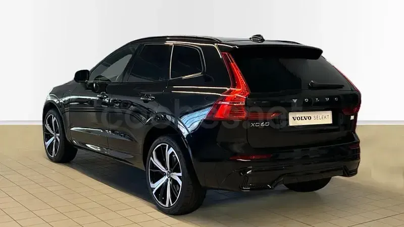 Usado Volvo XC60 Plus 350 CV (257 kW) 2022 Negro SUV