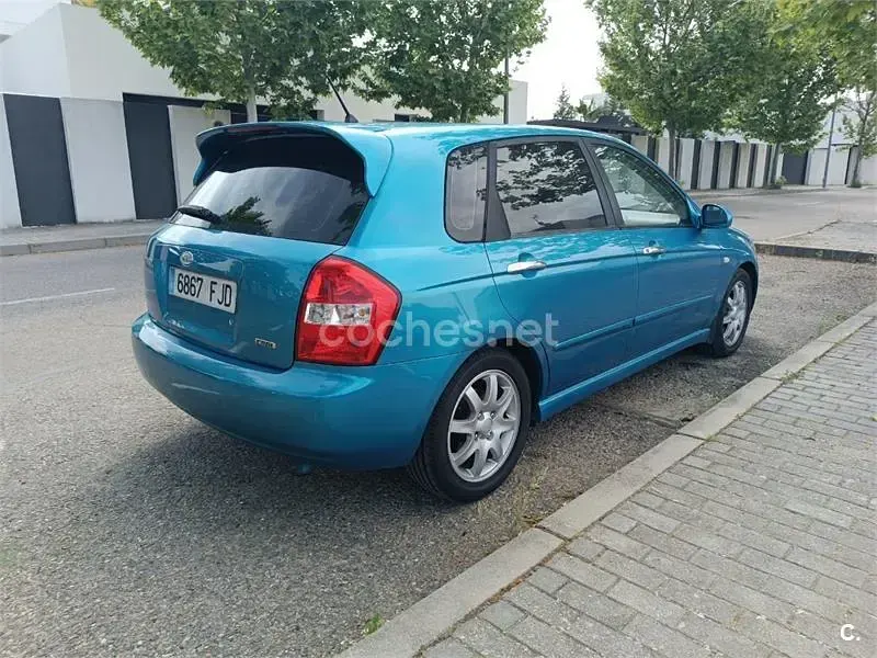 Usado Kia Cerato EX 115 CV (84 kW) 2006 Azul Berlina