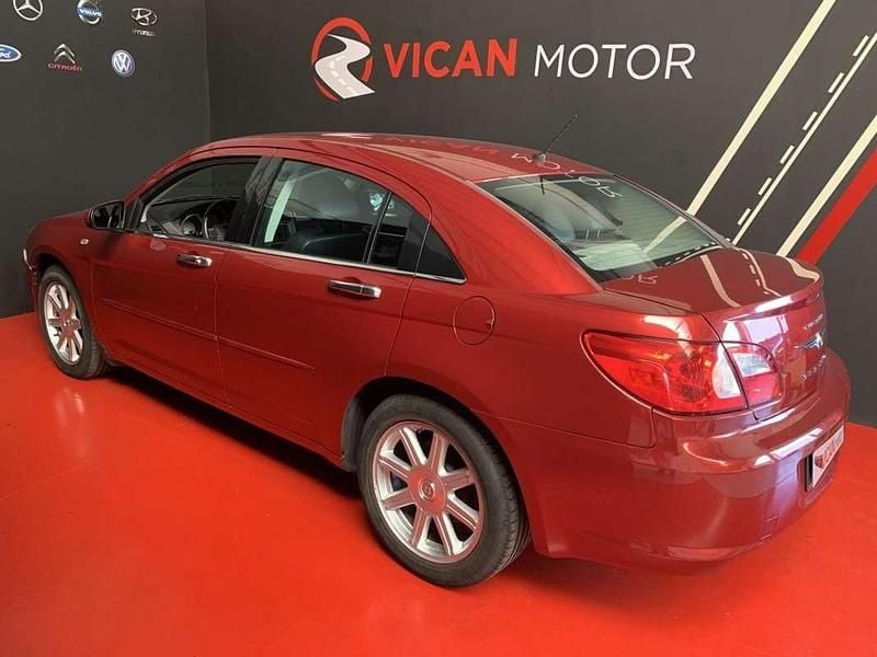 Usado Chrysler Sebring Limited 140 CV (102 kW) 2009 Granate Berlina
