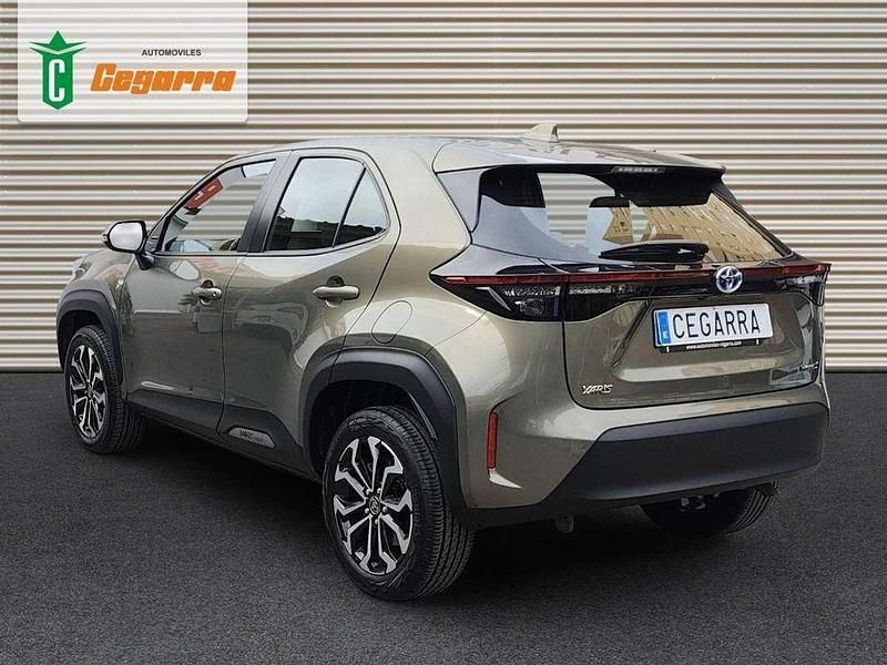 Usado Toyota Yaris Cross Active 116 CV (85 kW) 2023 Gris SUV