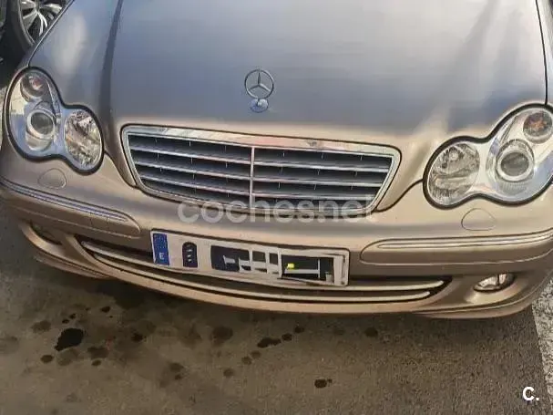 Usado Mercedes C220 Elegance 143 CV (105 kW) 2005 Beige Berlina