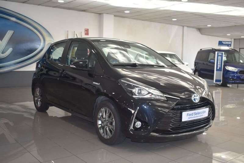 Usado Toyota Yaris Hybrid Active 99 CV (72 kW) 2018 Negro Utilitario