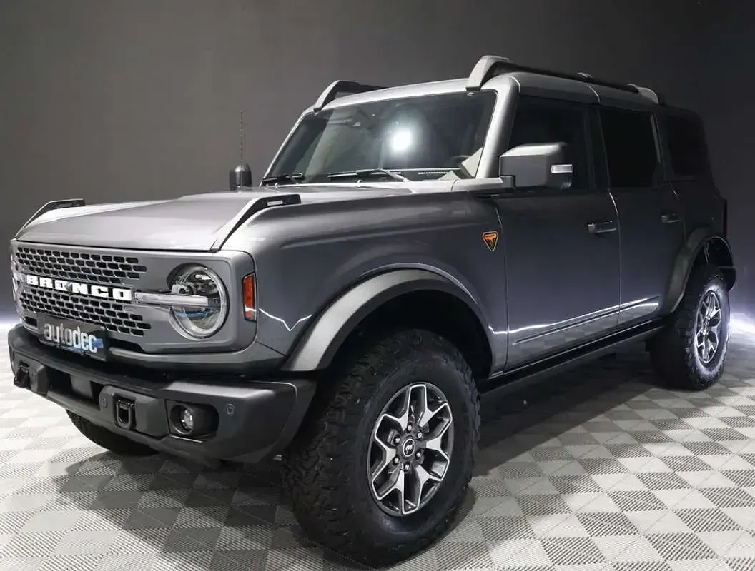 Usado Ford Bronco 334 CV (245 kW) 2024 Gris SUV