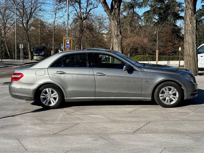 Usado Mercedes E350 Avantgarde 211 CV (155 kW) 2010 Gris / plata Berlina
