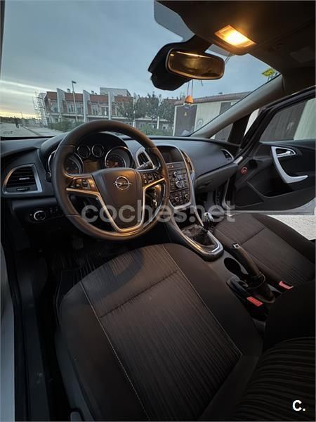 Gris / plata Usado 2014 Opel Astra Selective Berlina | 4200 € (Super precio) - Imagen 1/4