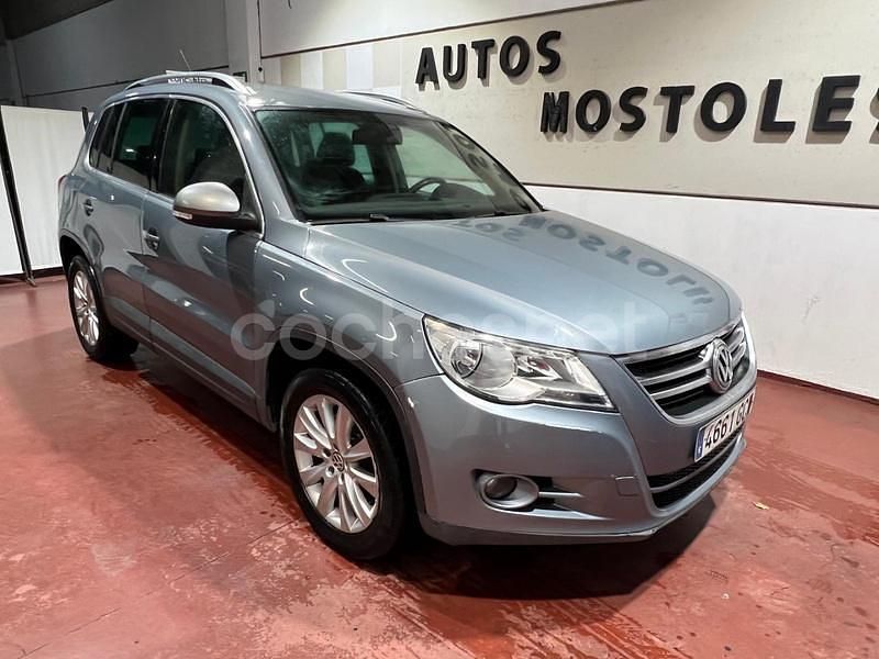 Usado VW Tiguan 140 CV (102 kW) 2008 Gris / plata SUV