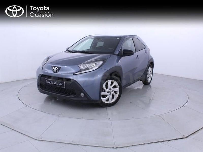 Usado Toyota Aygo X Play 72 CV (52 kW) 2024 Gris / plata SUV