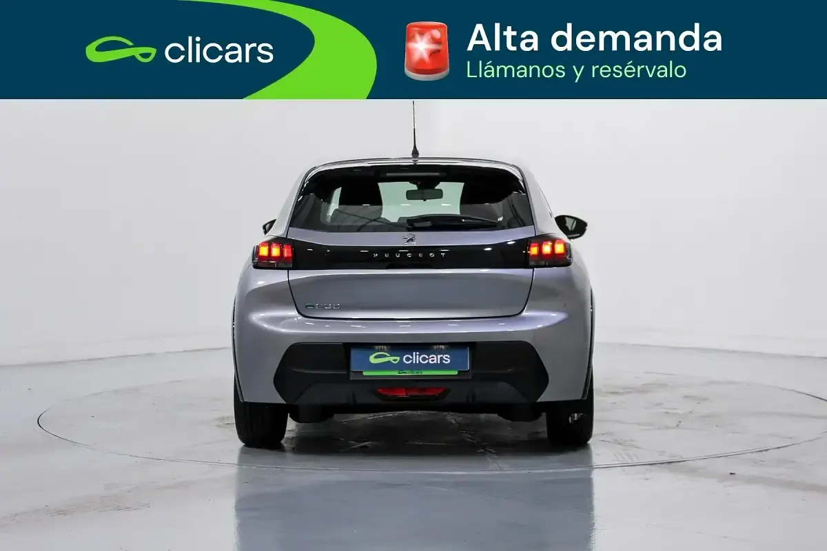 Usado Peugeot e-208 Active 100 kW (136 CV) 2022 Gris Utilitario