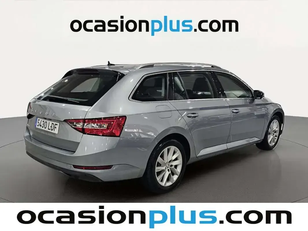 Usado Skoda Superb Ambition 150 CV (110 kW) 2019 Gris Familiar