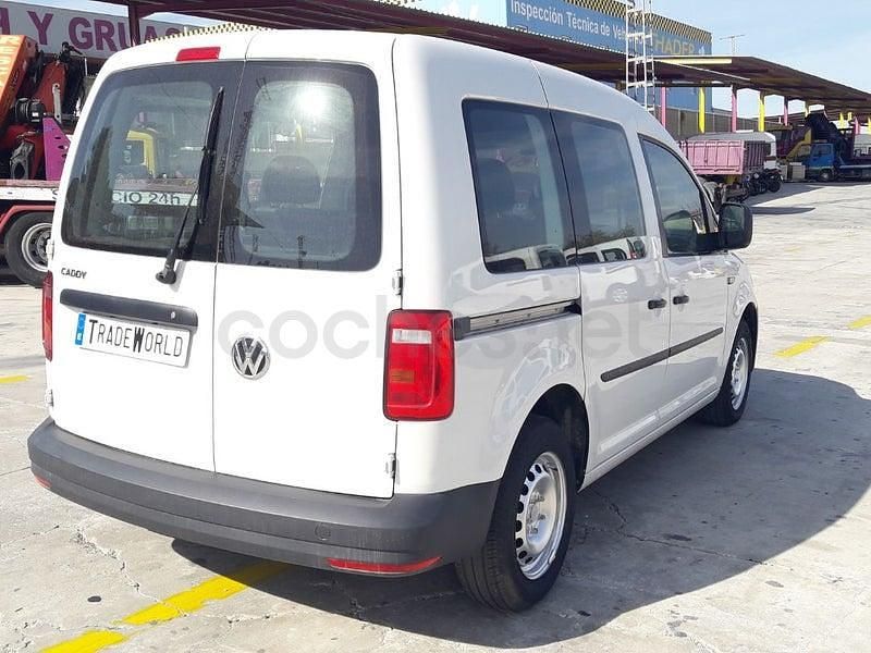 Usado VW Caddy Trendline 102 CV (75 kW) 2020 Blanco Monovolumen