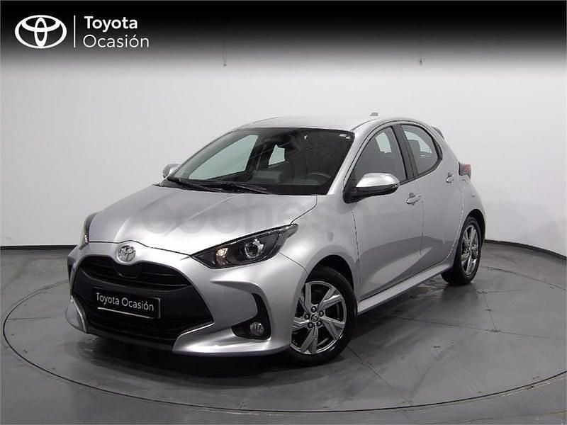 Usado Toyota Yaris Hybrid Active 116 CV (85 kW) 2025 Gris / plata Berlina