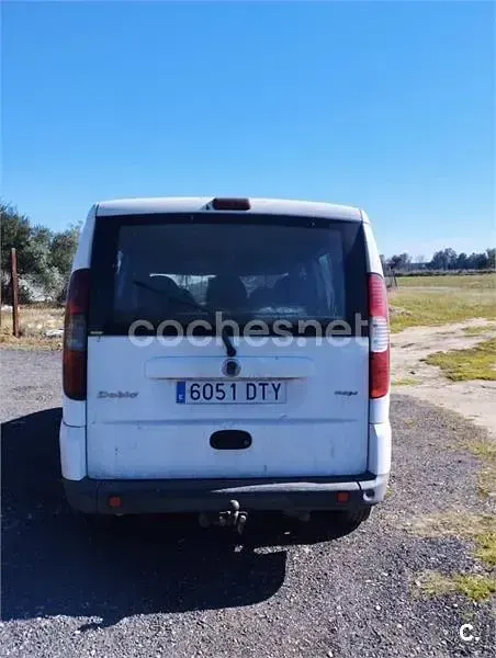 Usado Fiat Doblò 105 CV (77 kW) 2009 Blanco Monovolumen