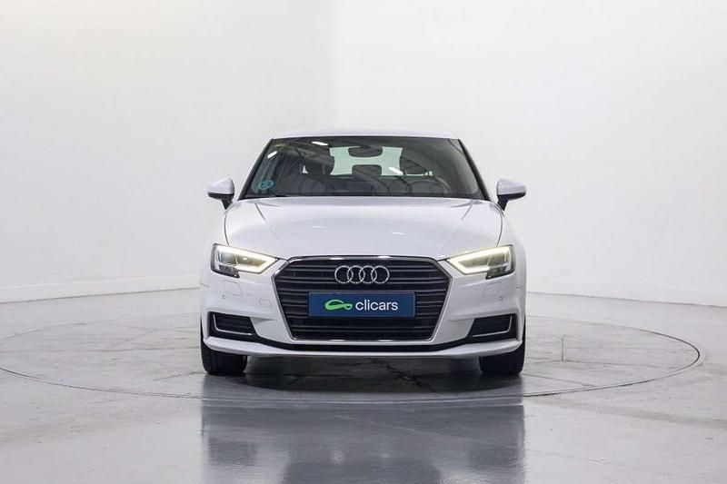 Usado Audi A3 Sportback Design 116 CV (85 kW) 2018 Blanco Utilitario
