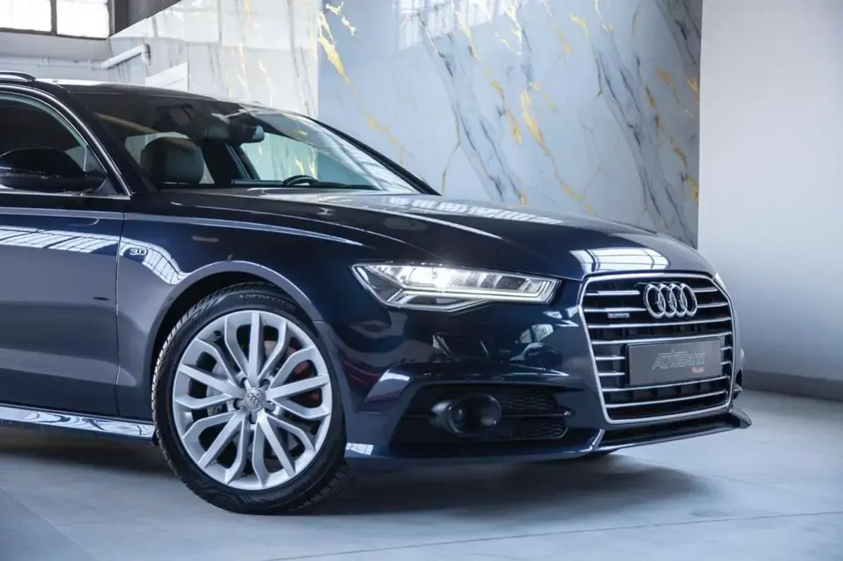 Usado Audi A6 218 CV (160 kW) 2018 Azul Familiar