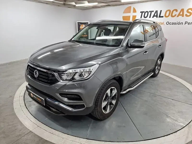 Usado SsangYong Rexton 181 CV (133 kW) 2019 Gris / plata SUV