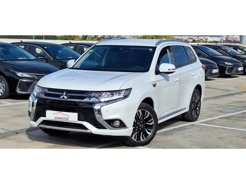 Blanco Usado 2016 Mitsubishi Outlander P-HEV SUV | 17.900 € (Precio justo) - Imagen 1/4