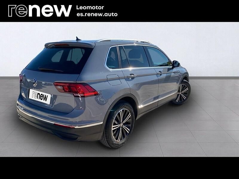Usado VW Tiguan Life 150 CV (110 kW) 2023 Gris ceres SUV