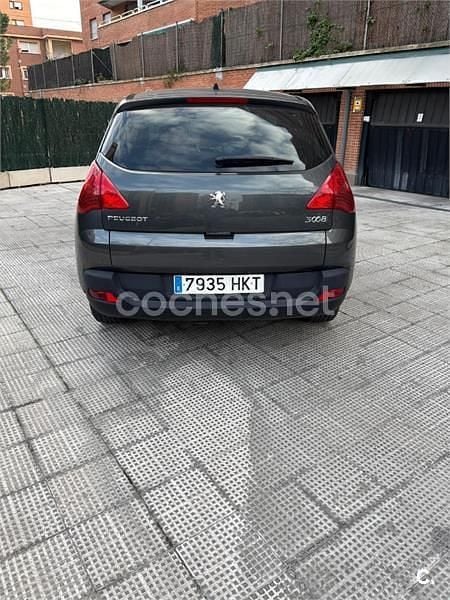 Usado Peugeot 3008 Style 112 CV (82 kW) 2012 Gris / plata Familiar