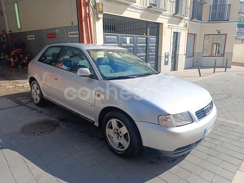 Usado Audi A3 Ambiente 125 CV (91 kW) 1999 Gris / plata Berlina