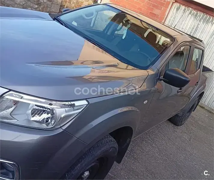 Usado Nissan Navara Visia 160 CV (117 kW) 2016 Gris / plata Pickup/Camioneta