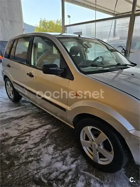 Usado Ford Fusion 100 CV (73 kW) 2002 Gris / plata Utilitario