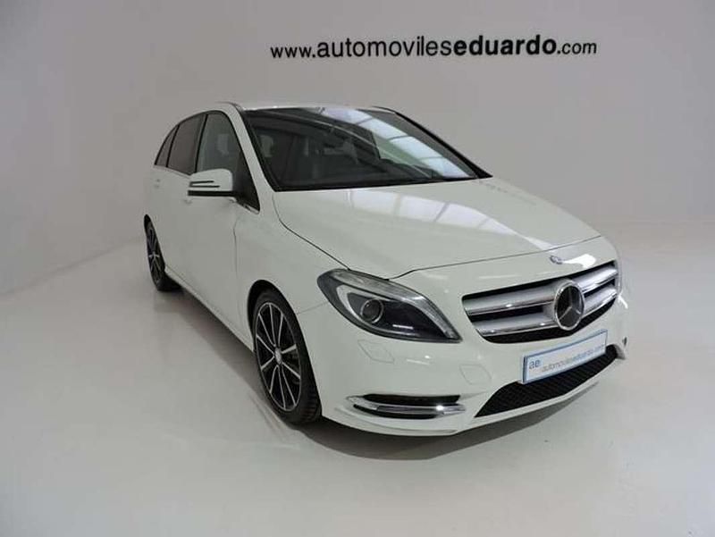 Usado Mercedes B180 109 CV (80 kW) 2014 Blanco Monovolumen