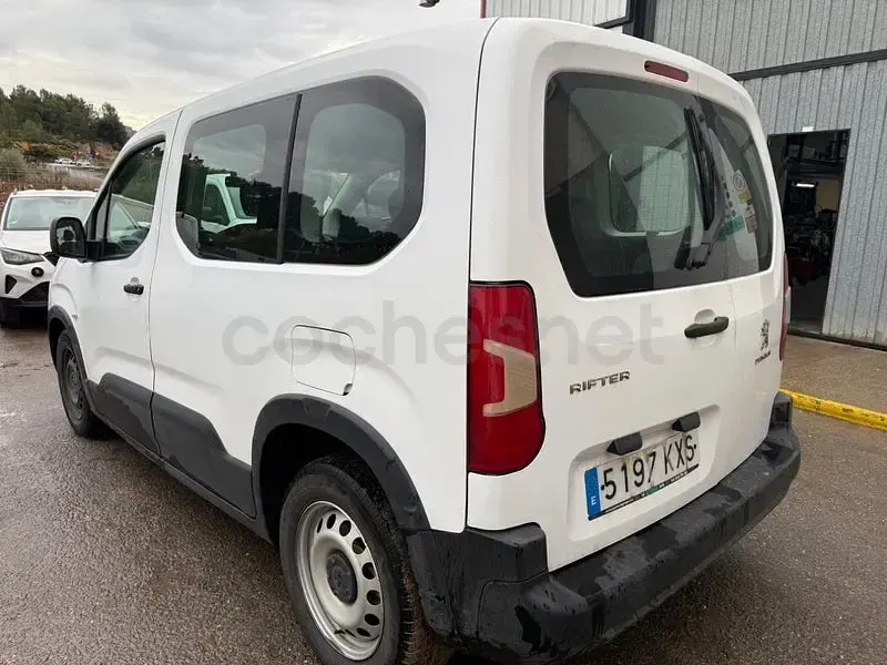 Usado Peugeot Rifter Access 75 CV (55 kW) 2019 Blanco Monovolumen