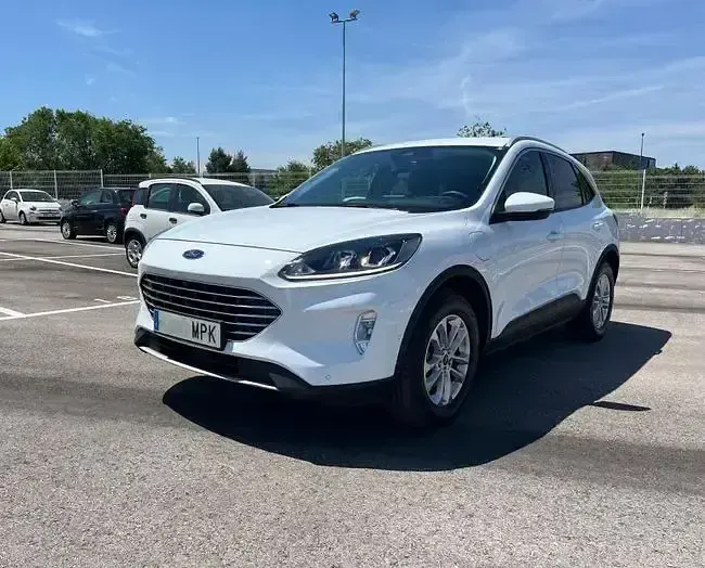 Usado Ford Kuga Titanium 225 CV (165 kW) 2024 Blanco SUV