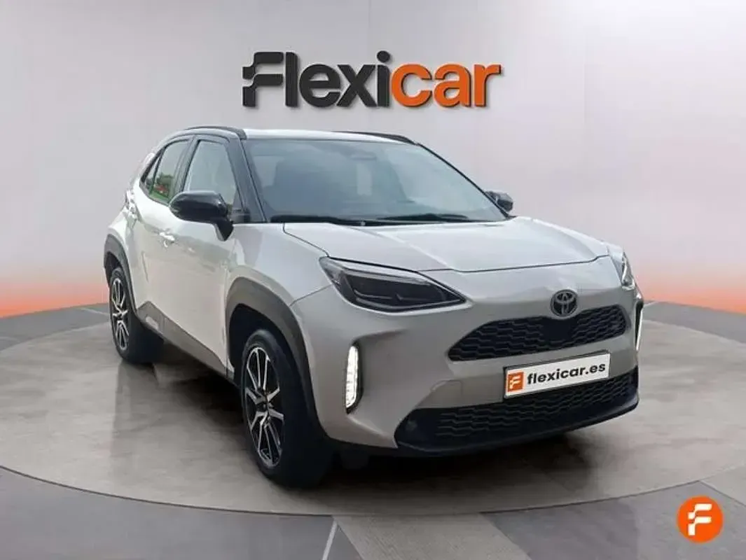 Usado Toyota Yaris Cross Sport 131 CV (96 kW) 2024 Blanco SUV