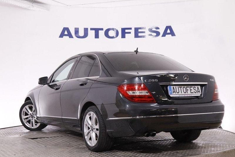 Usado Mercedes C200 136 CV (100 kW) 2011 Negro Berlina