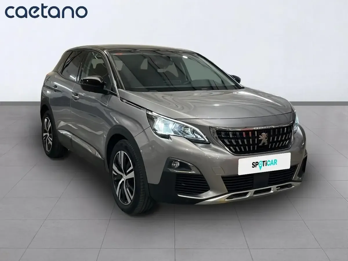 Usado Peugeot 3008 Allure 130 CV (95 kW) 2019 Gris SUV
