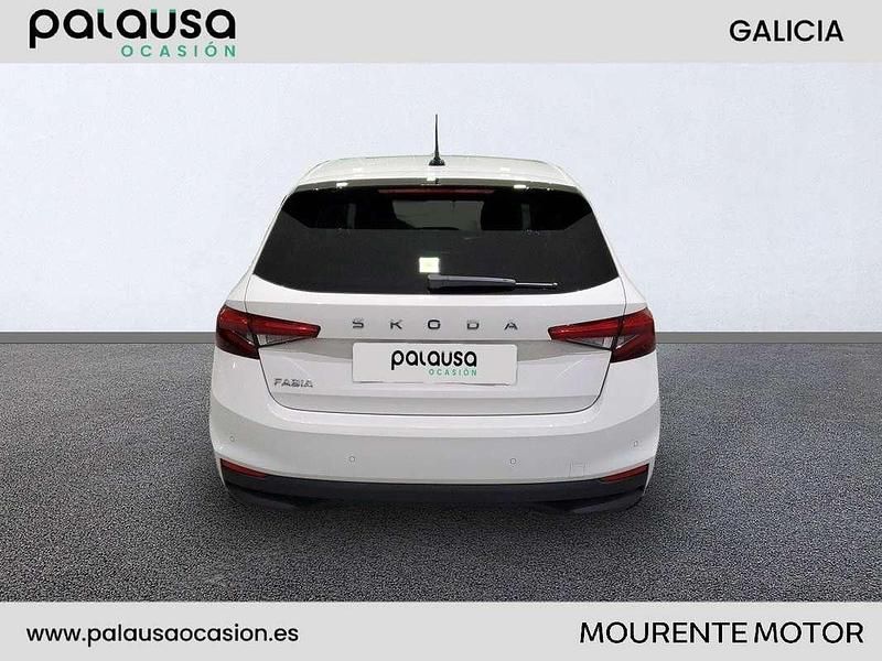 Usado Skoda Fabia Selection 95 CV (69 kW) 2024 Blanco Utilitario
