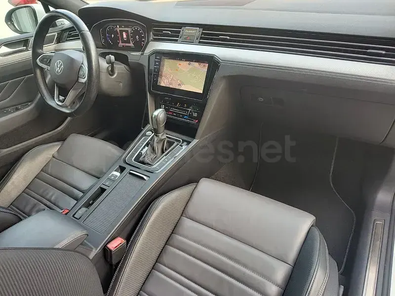 Usado VW Passat R-line 200 CV (147 kW) 2022 Blanco Familiar