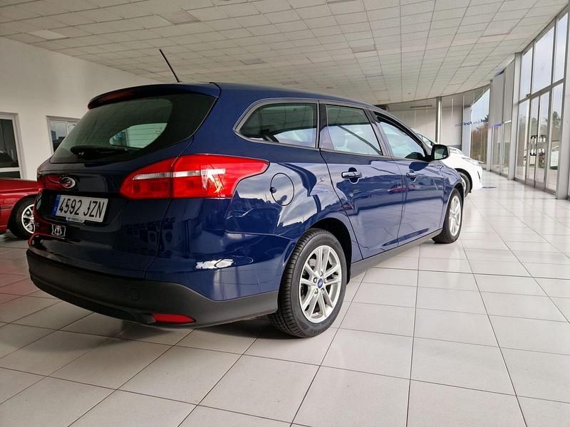 Usado Ford Focus Trend+ 120 CV (88 kW) 2017 Azul Familiar