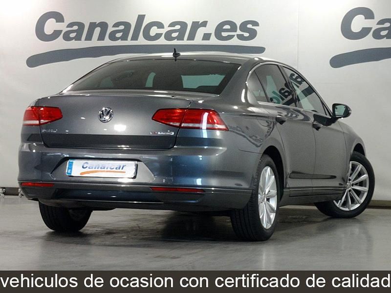 Usado VW Passat Advance 150 CV (110 kW) 2016 Gris Berlina