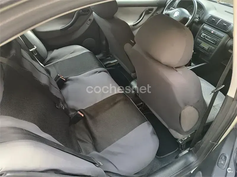Usado Seat Toledo Stella 110 CV (80 kW) 2003 Beige Berlina