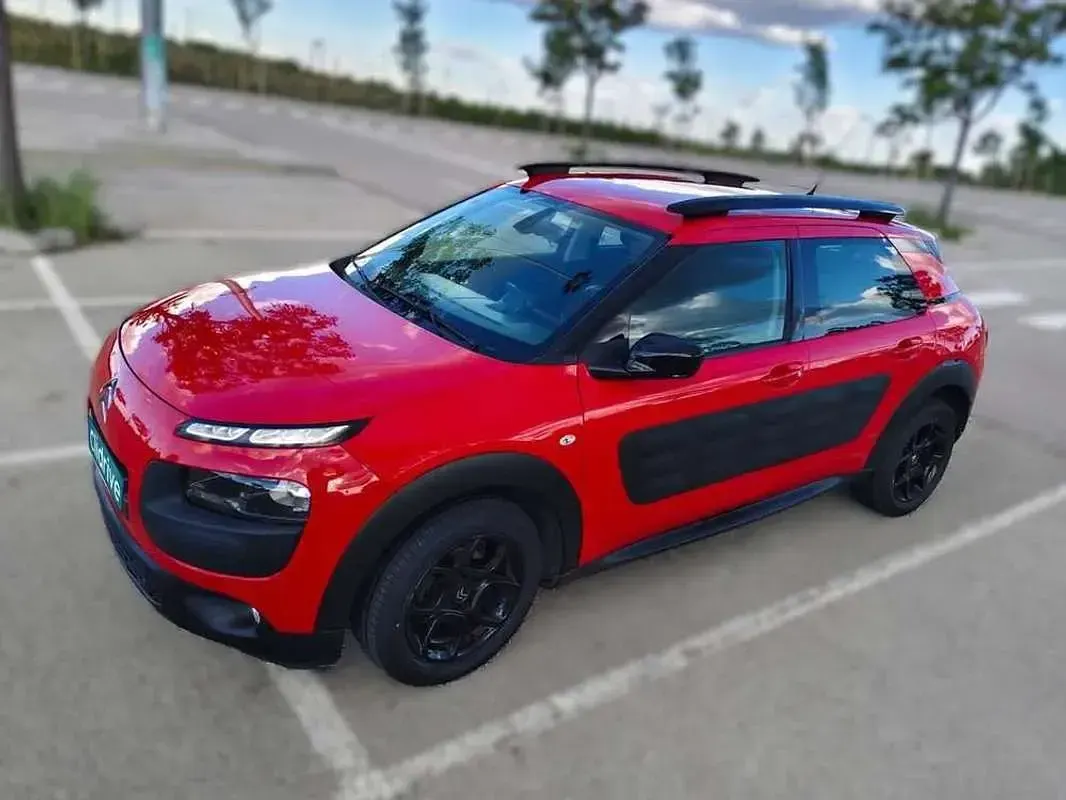 Usado Citroën C4 Feel 82 CV (60 kW) 2016 Rojo Berlina